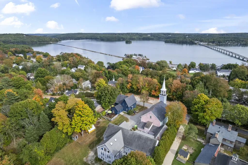 14 Hodge Street Wiscasset ME 04578
