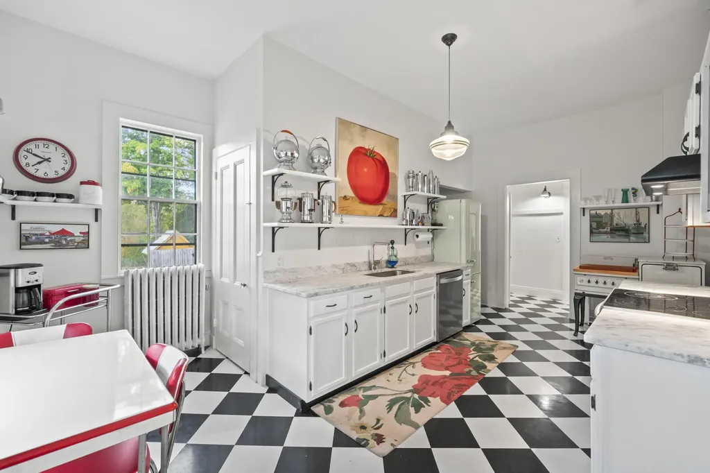 14 Hodge Street Wiscasset ME 04578