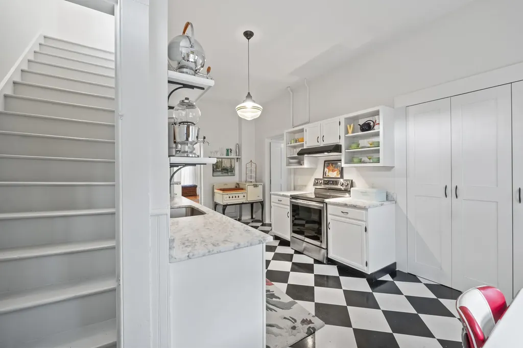 14 Hodge Street Wiscasset ME 04578