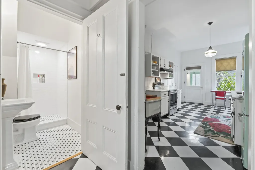 14 Hodge Street Wiscasset ME 04578