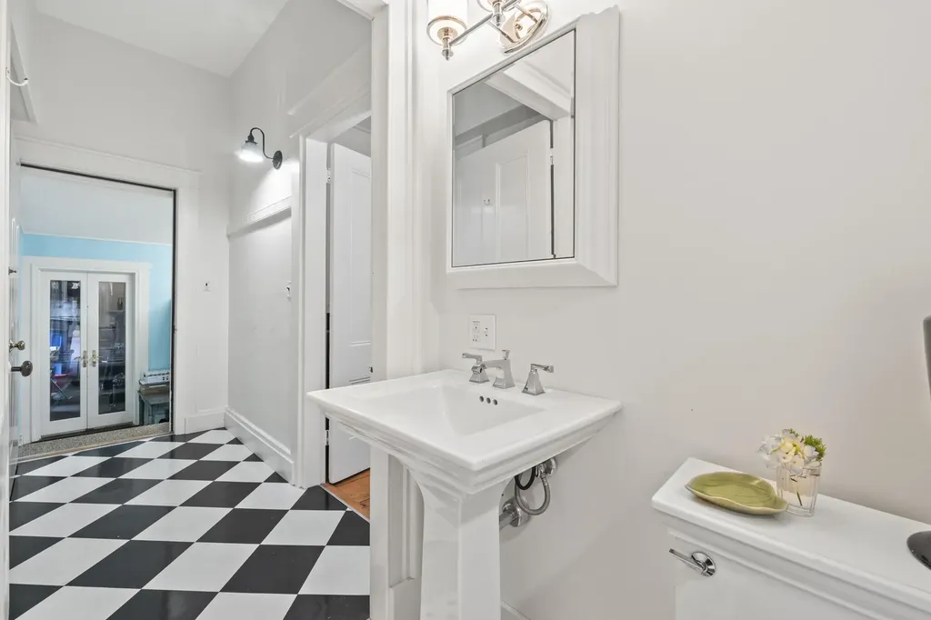14 Hodge Street Wiscasset ME 04578
