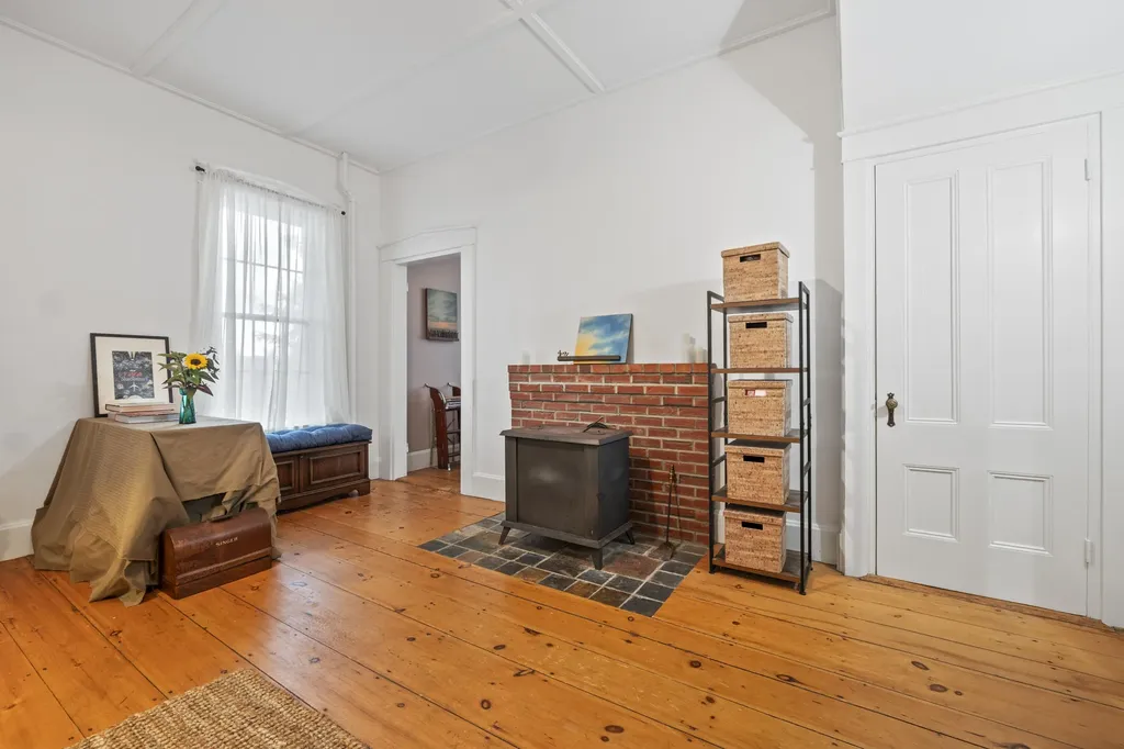 14 Hodge Street Wiscasset ME 04578