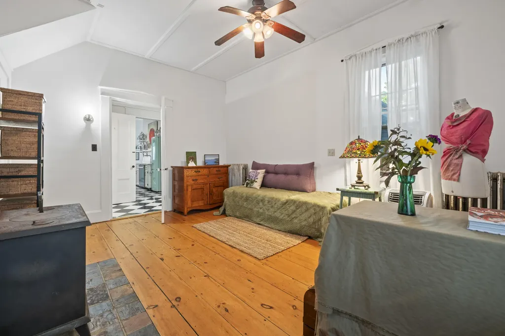 14 Hodge Street Wiscasset ME 04578