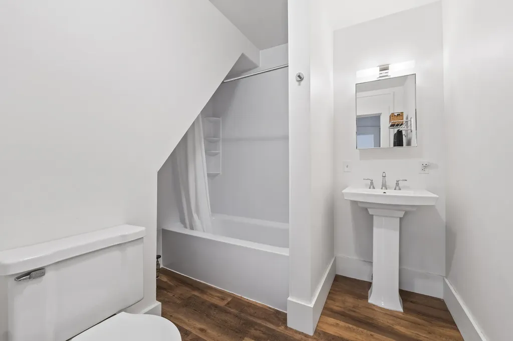 14 Hodge Street Wiscasset ME 04578