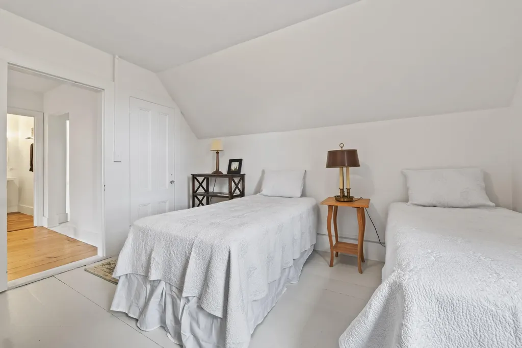 14 Hodge Street Wiscasset ME 04578