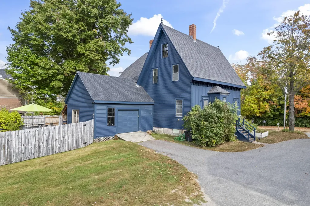 14 Hodge Street Wiscasset ME 04578