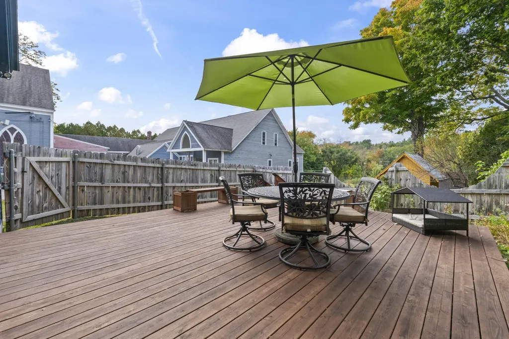 14 Hodge Street Wiscasset ME 04578