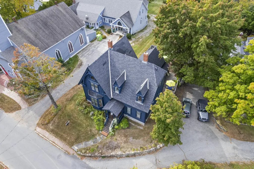 14 Hodge Street Wiscasset ME 04578