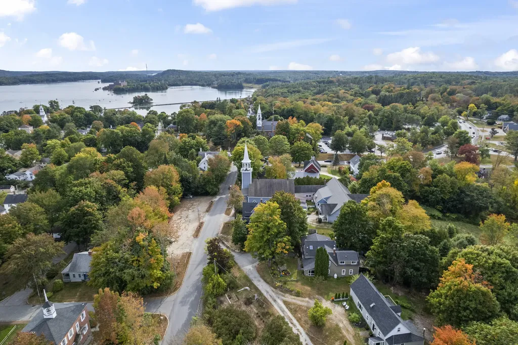 14 Hodge Street Wiscasset ME 04578