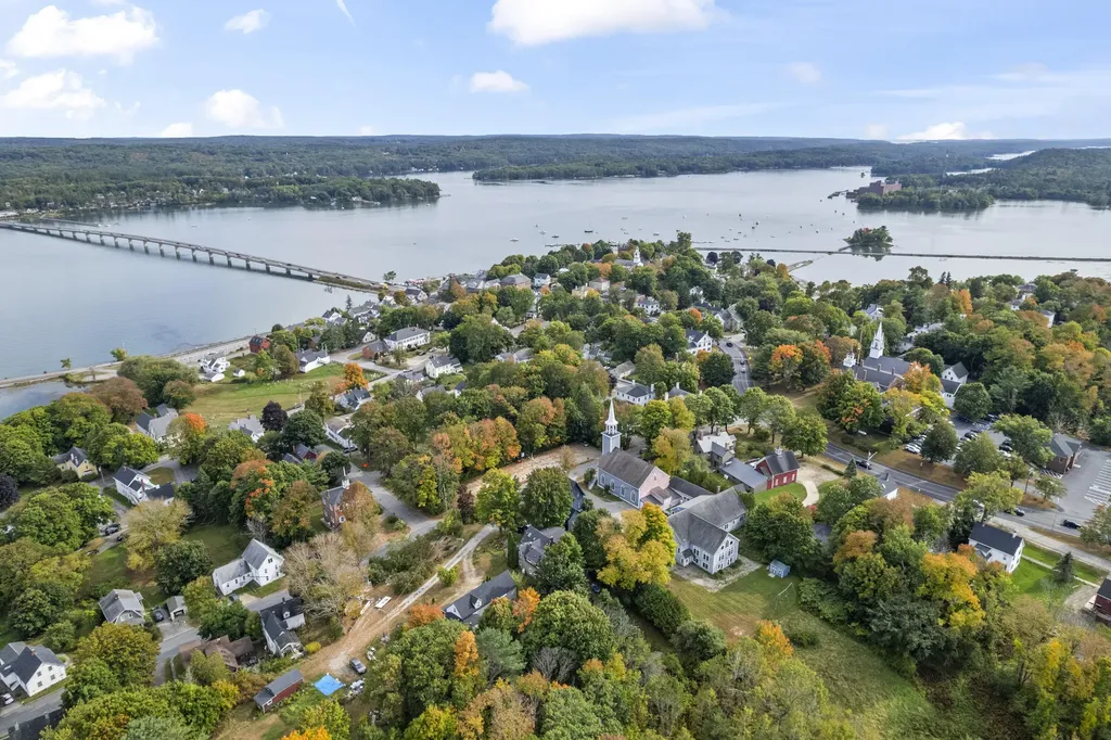 14 Hodge Street Wiscasset ME 04578