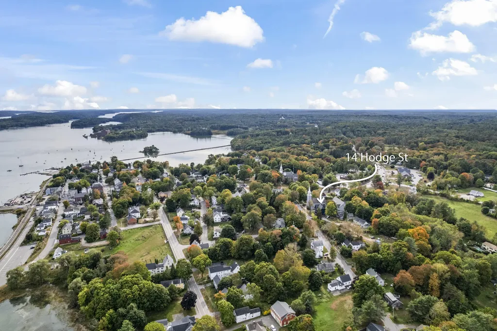 14 Hodge Street Wiscasset ME 04578