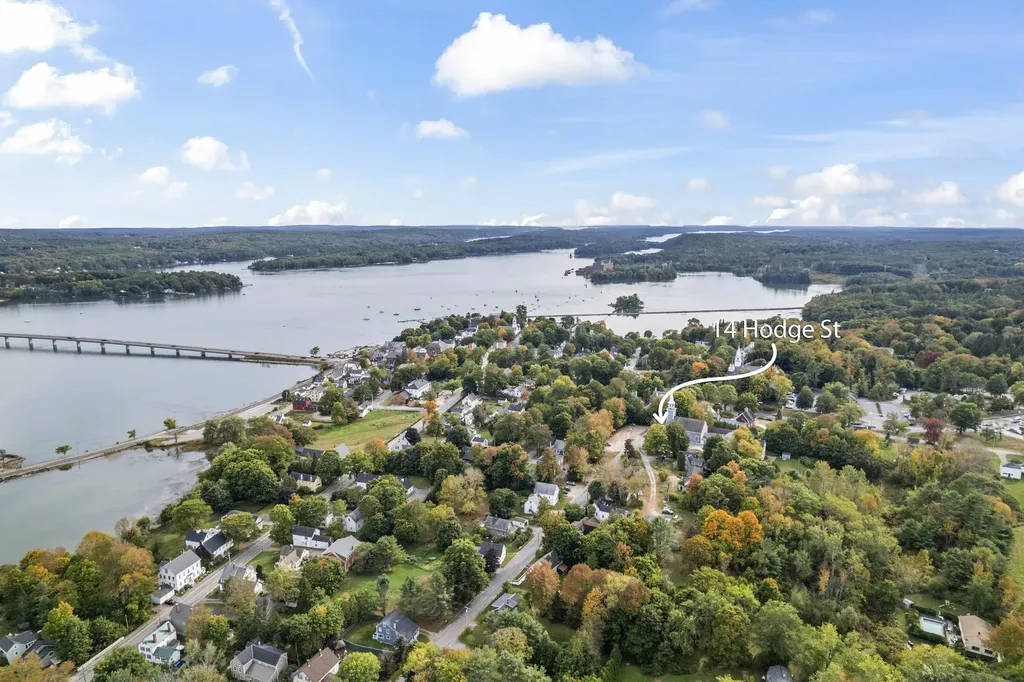 14 Hodge Street Wiscasset ME 04578