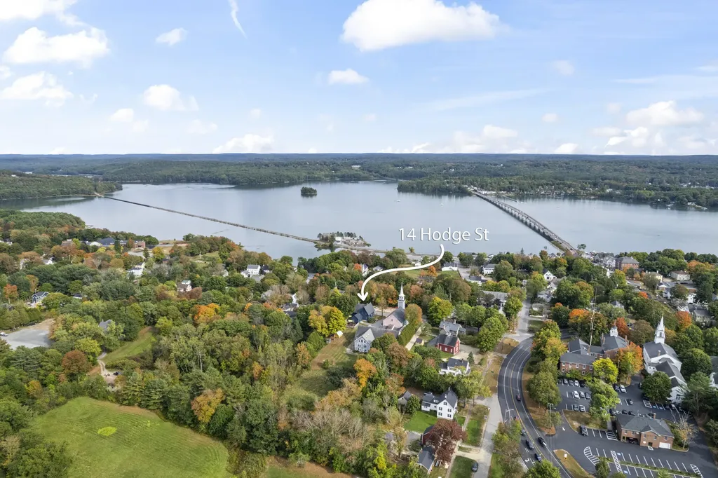 14 Hodge Street Wiscasset ME 04578