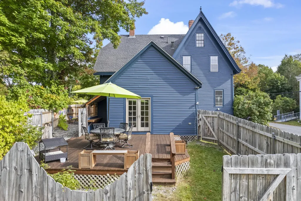 14 Hodge Street Wiscasset ME 04578
