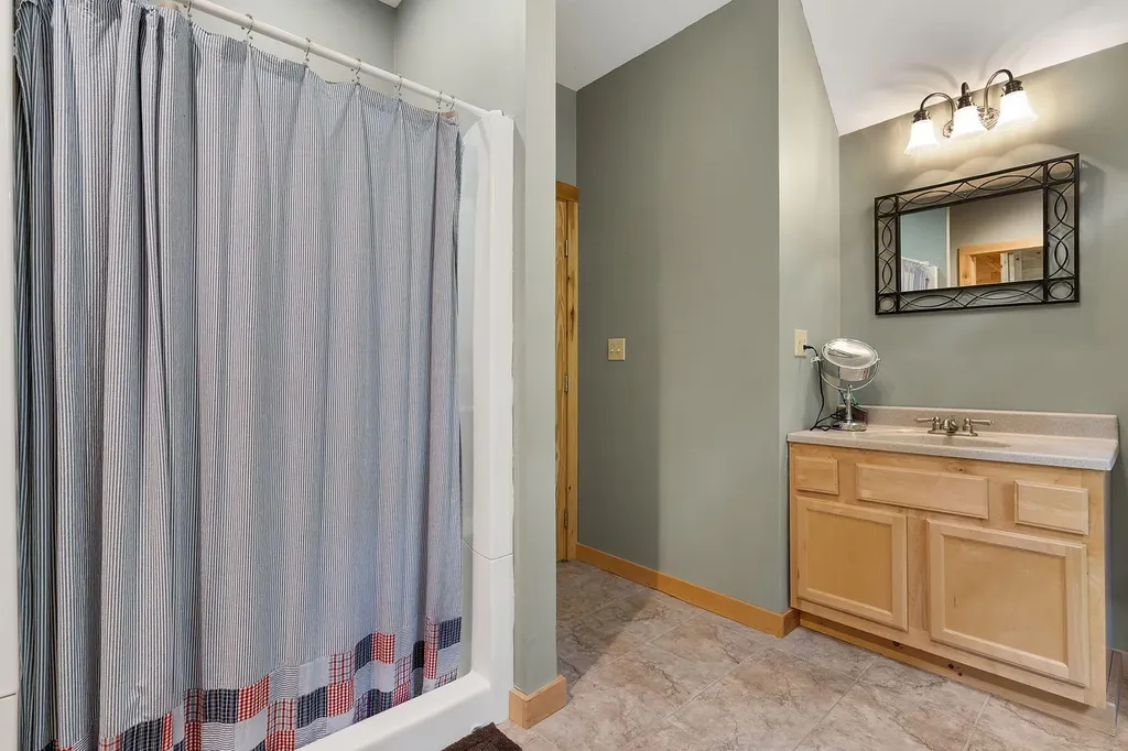 135 Harbor Road Naples ME 04055