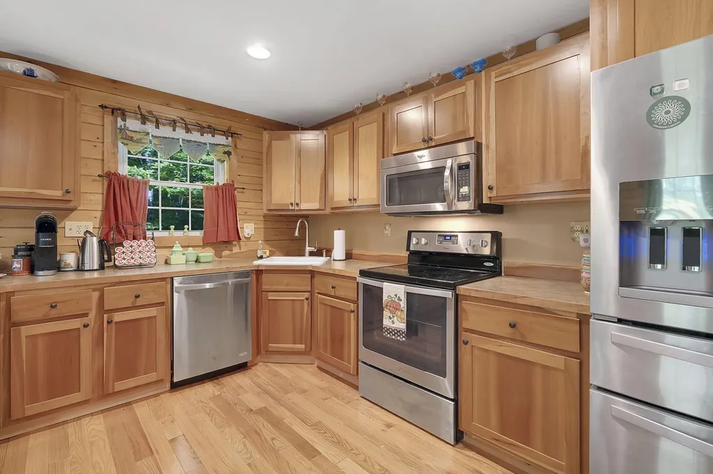 135 Harbor Road Naples ME 04055