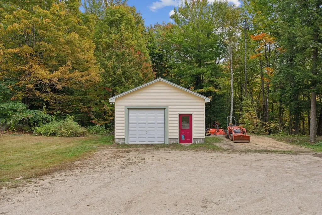 316 Back Street Hebron ME 04238