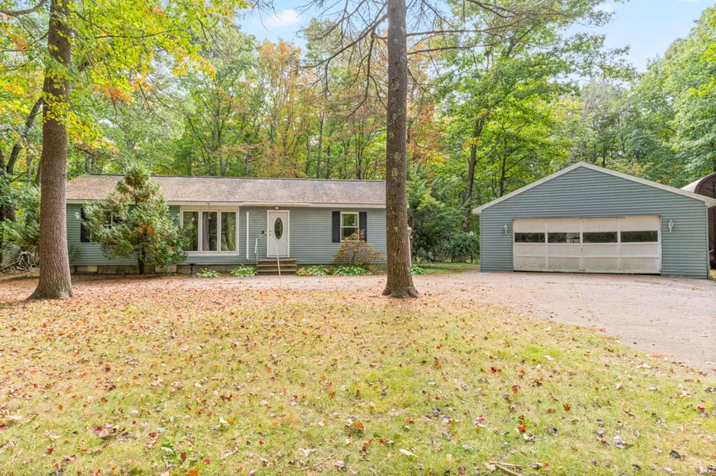 14 Lindan Lane Gray ME 04039