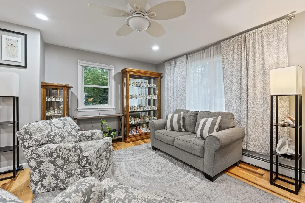 5 Carolyn Street Topsham ME 04086