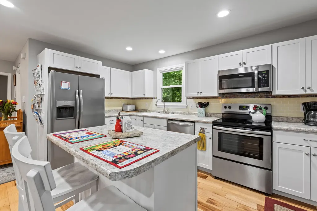 5 Carolyn Street Topsham ME 04086