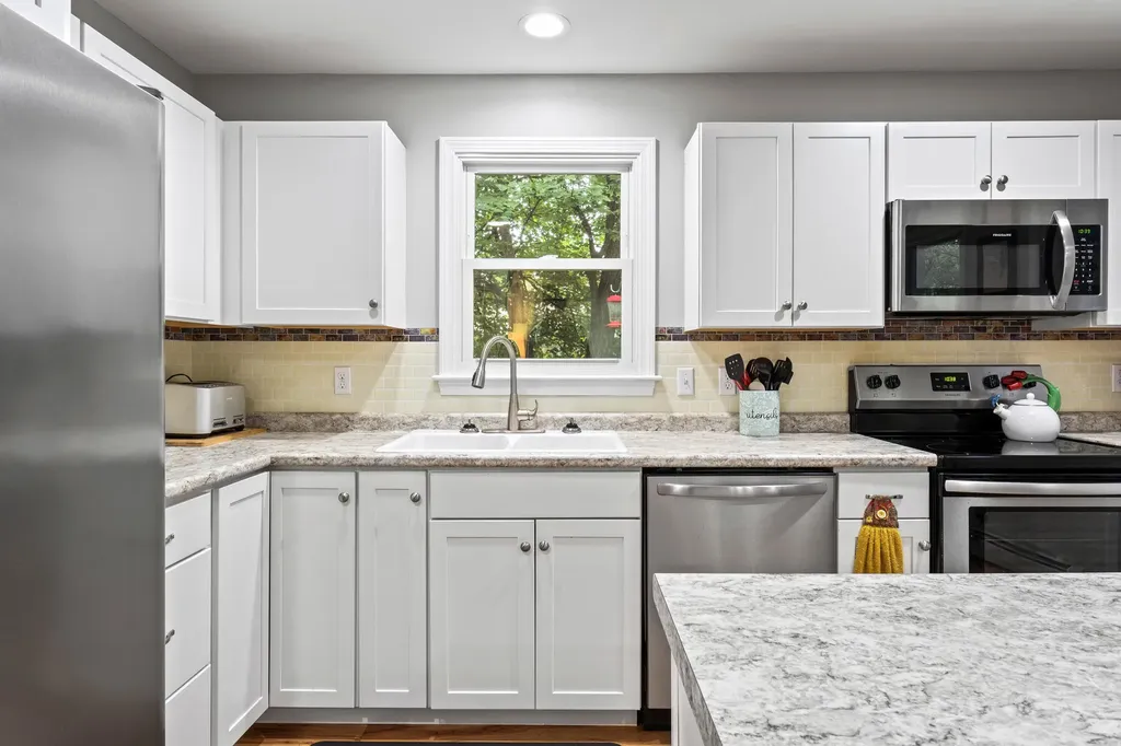 5 Carolyn Street Topsham ME 04086