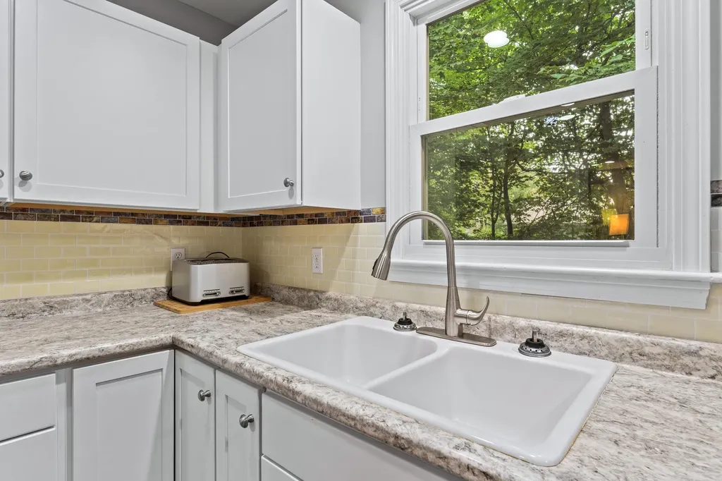 5 Carolyn Street Topsham ME 04086