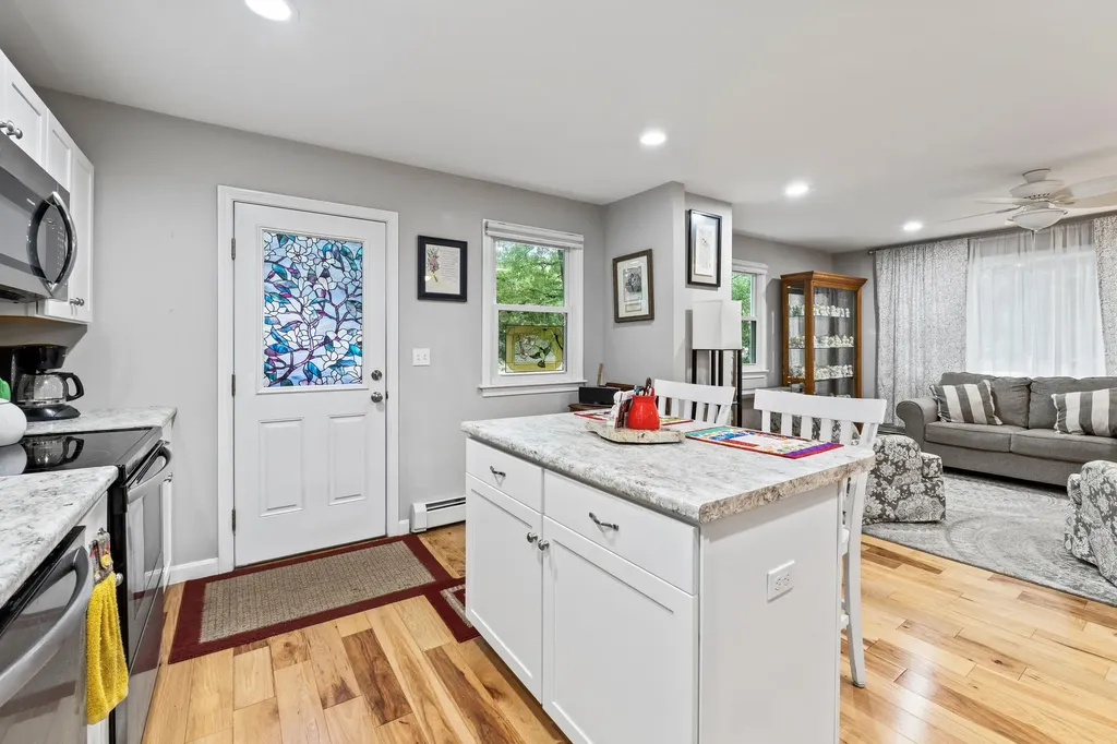 5 Carolyn Street Topsham ME 04086