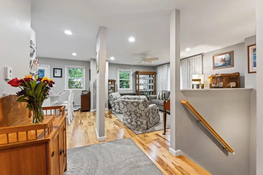 5 Carolyn Street Topsham ME 04086