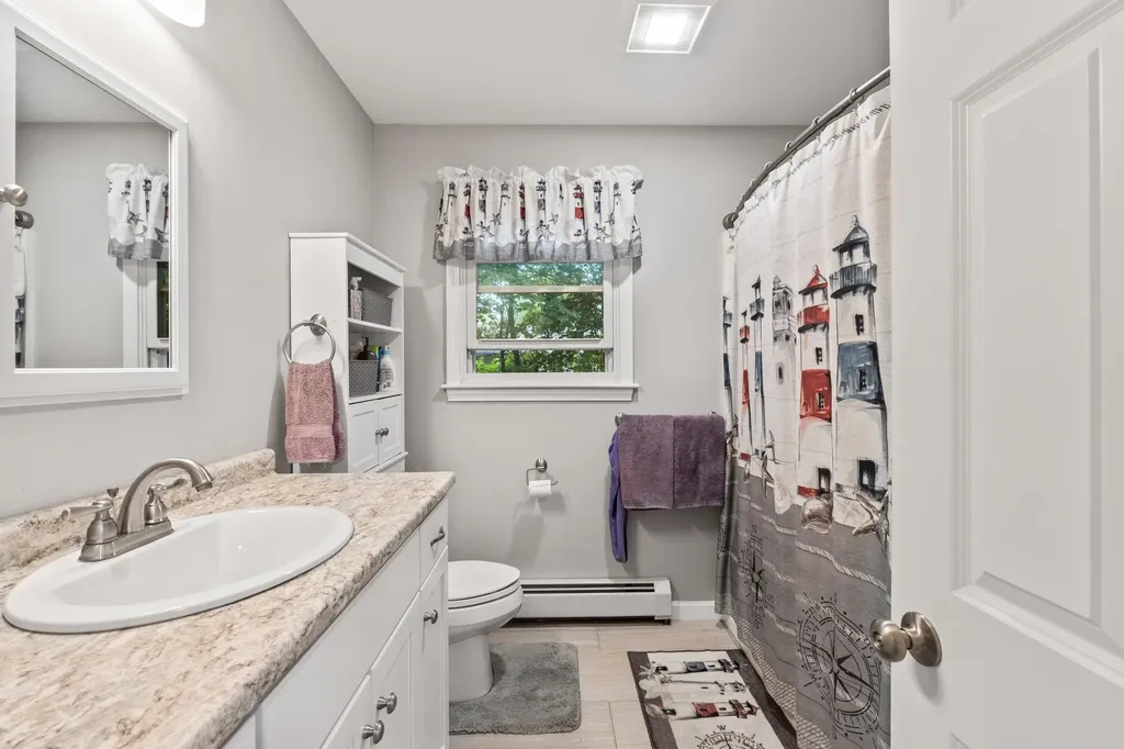 5 Carolyn Street Topsham ME 04086