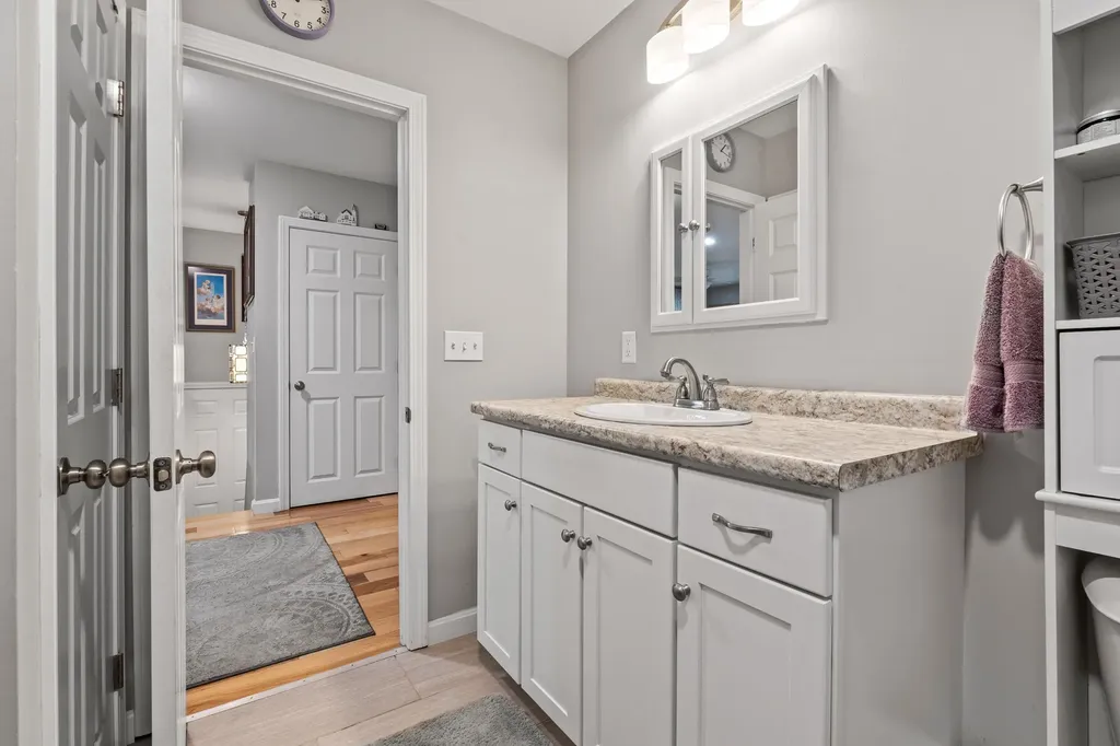 5 Carolyn Street Topsham ME 04086