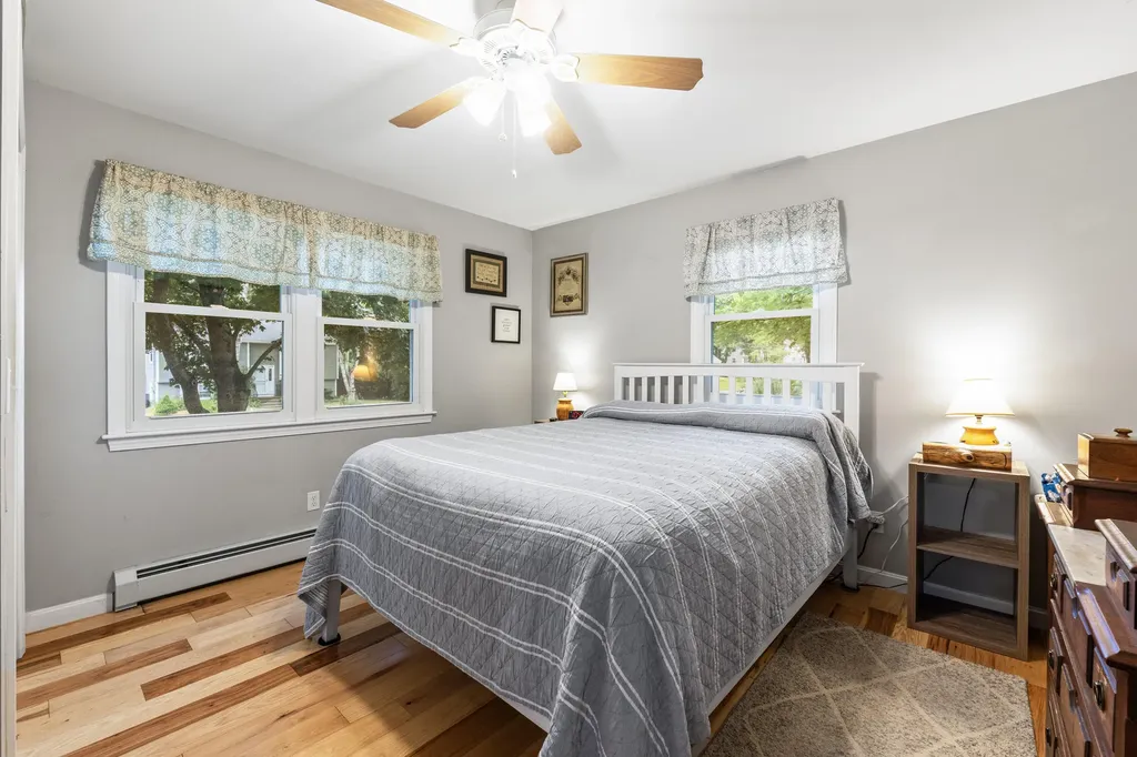 5 Carolyn Street Topsham ME 04086