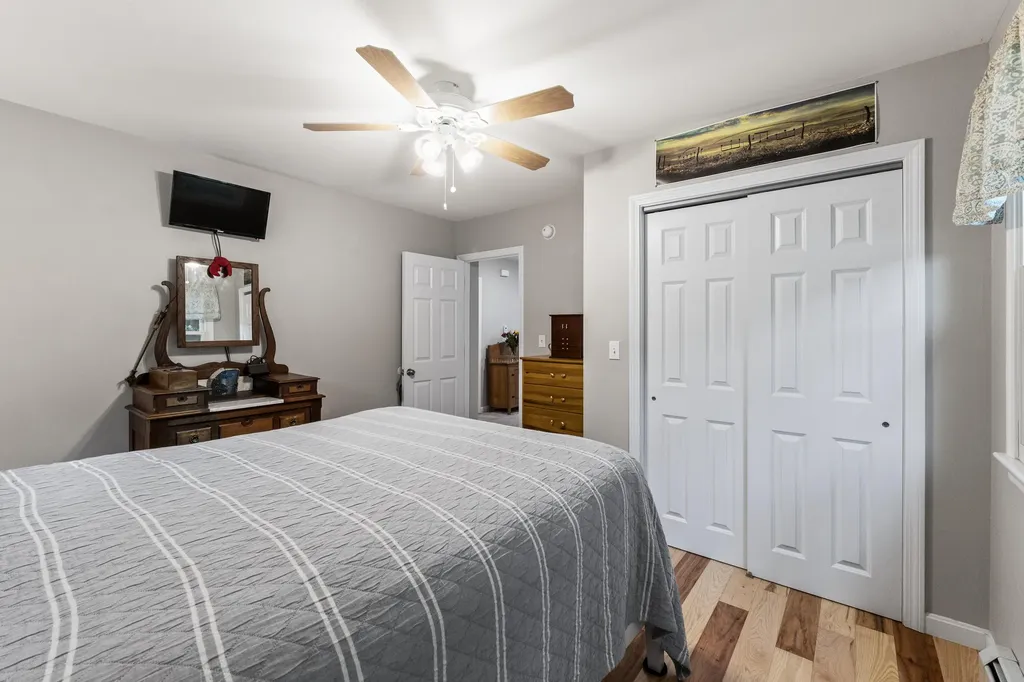 5 Carolyn Street Topsham ME 04086