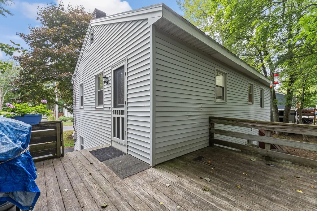 5 Carolyn Street Topsham ME 04086