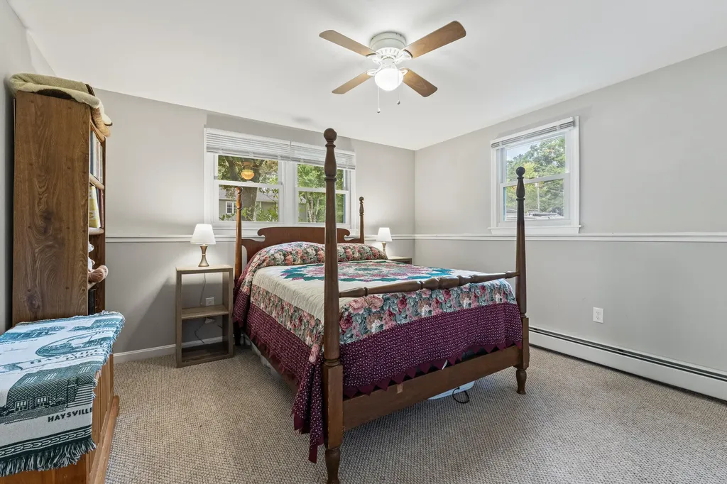 5 Carolyn Street Topsham ME 04086