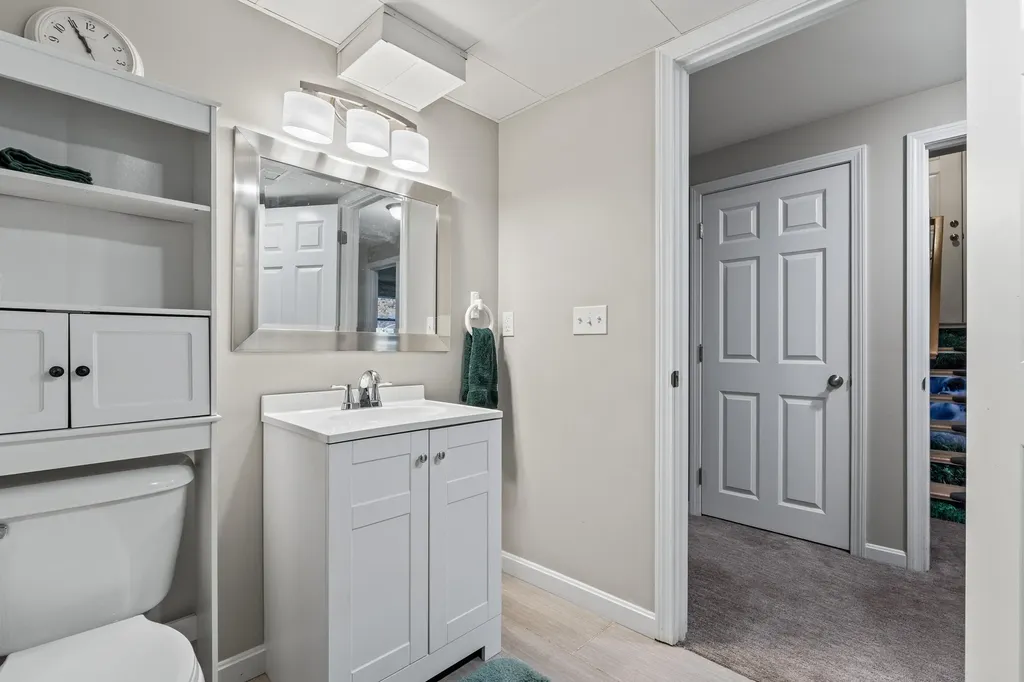 5 Carolyn Street Topsham ME 04086