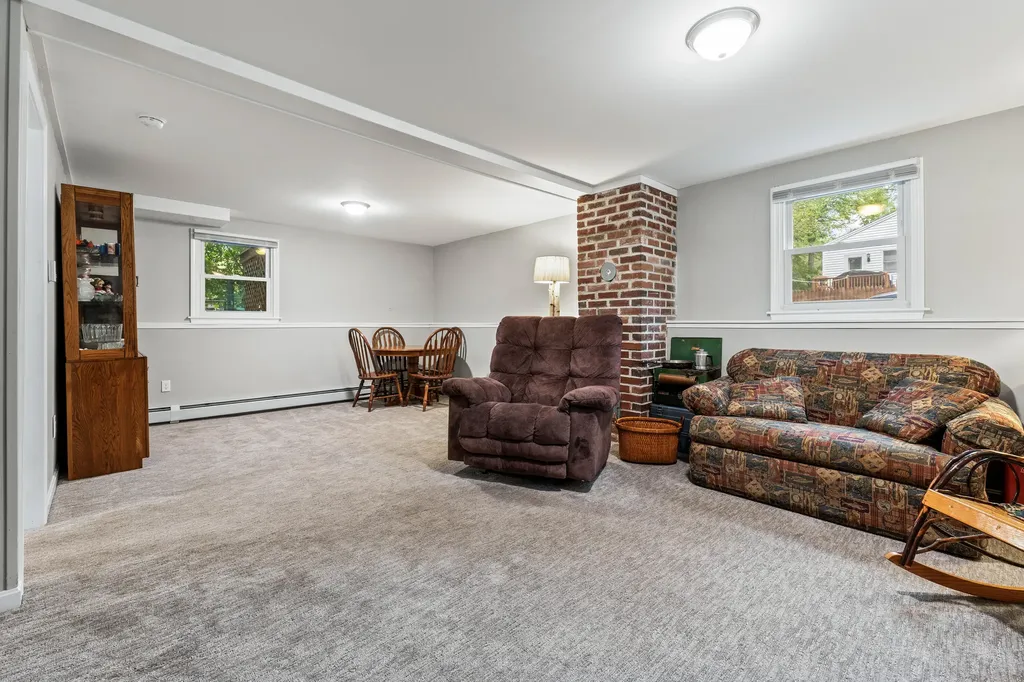 5 Carolyn Street Topsham ME 04086