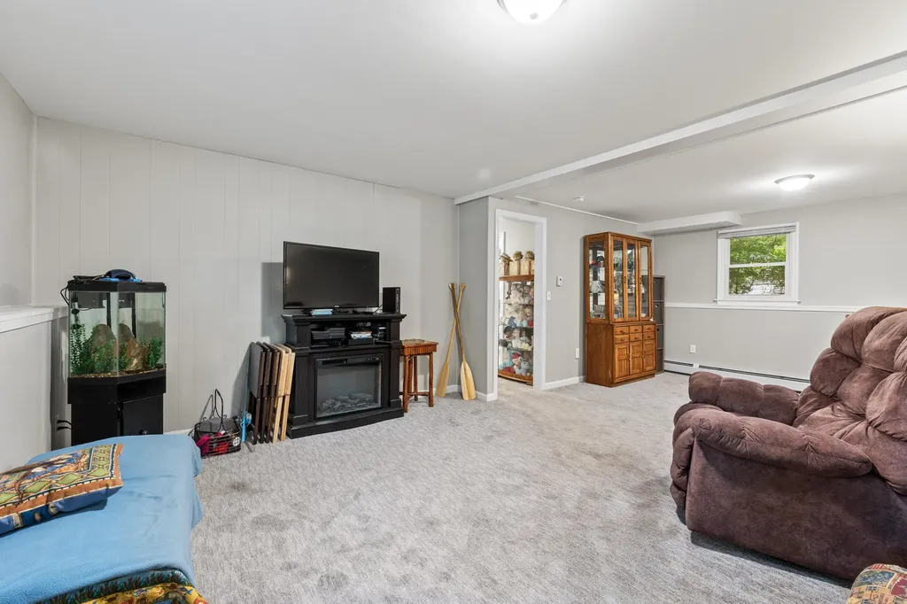 5 Carolyn Street Topsham ME 04086
