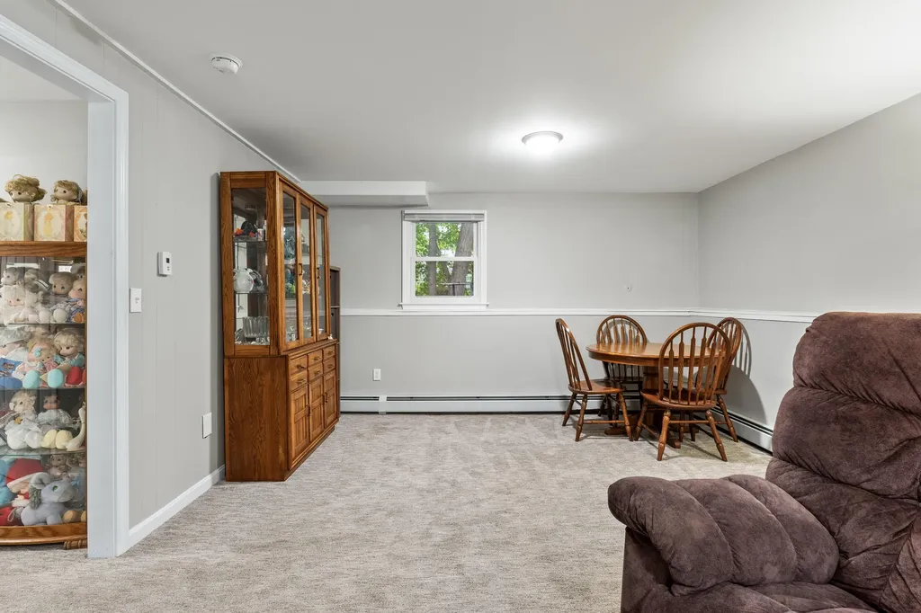 5 Carolyn Street Topsham ME 04086