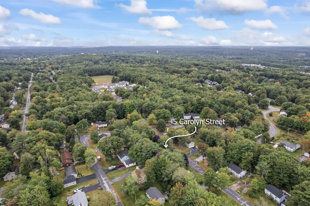 5 Carolyn Street Topsham ME 04086