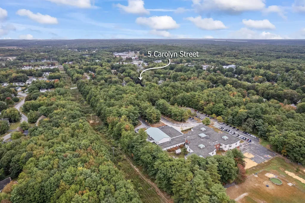 5 Carolyn Street Topsham ME 04086