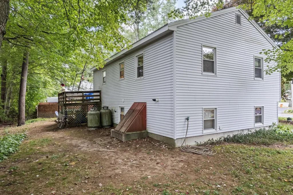 5 Carolyn Street Topsham ME 04086
