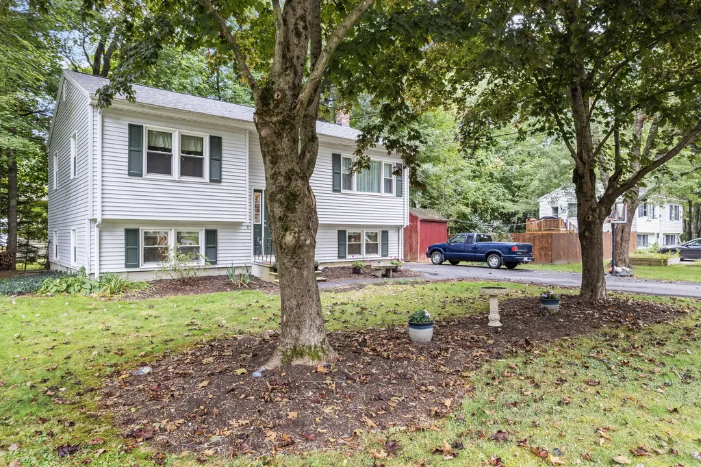 5 Carolyn Street Topsham ME 04086