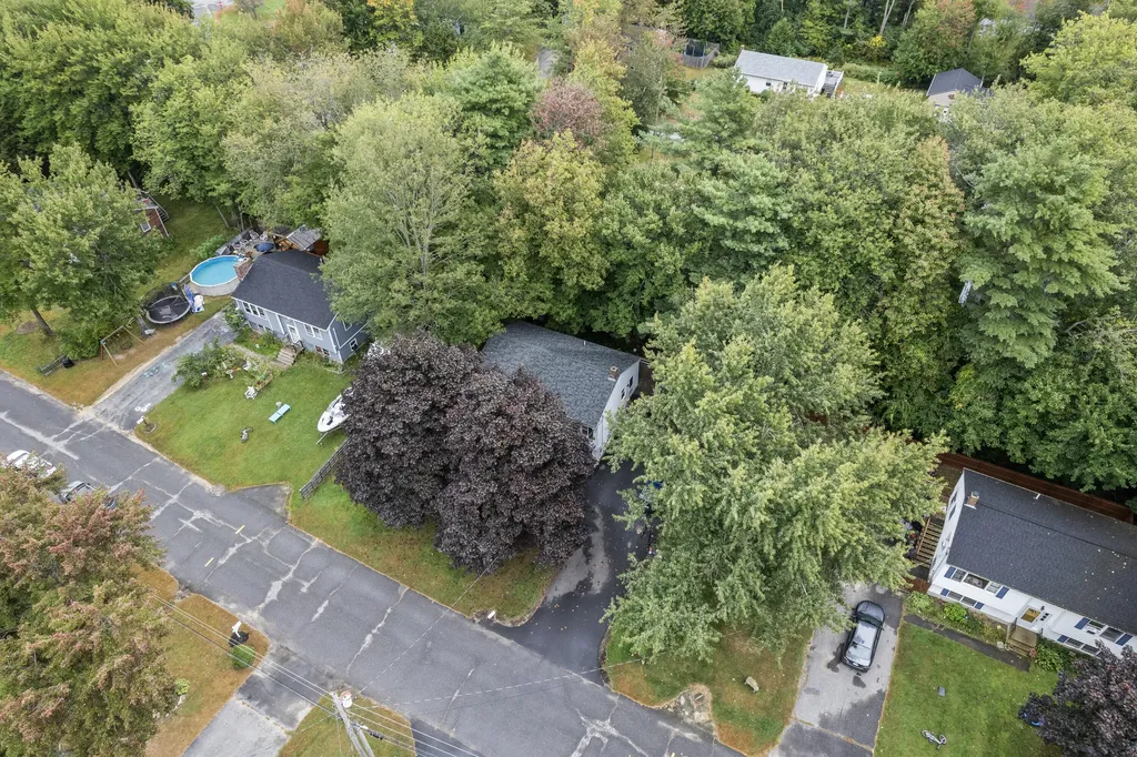 5 Carolyn Street Topsham ME 04086