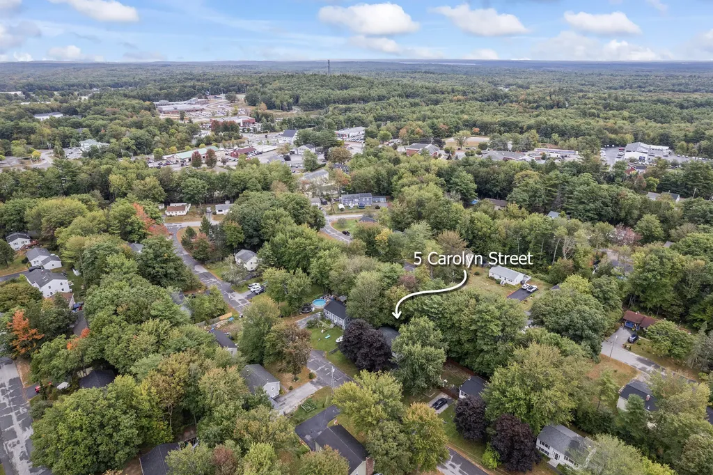 5 Carolyn Street Topsham ME 04086