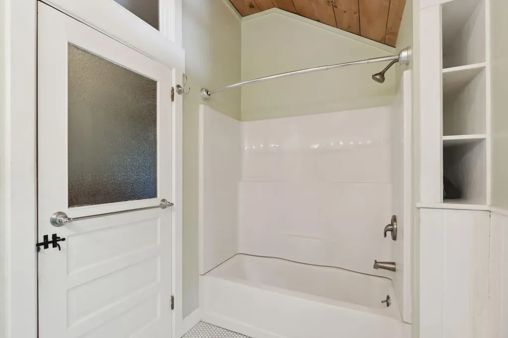 8 Leeward Cove Road Brunswick ME 04011