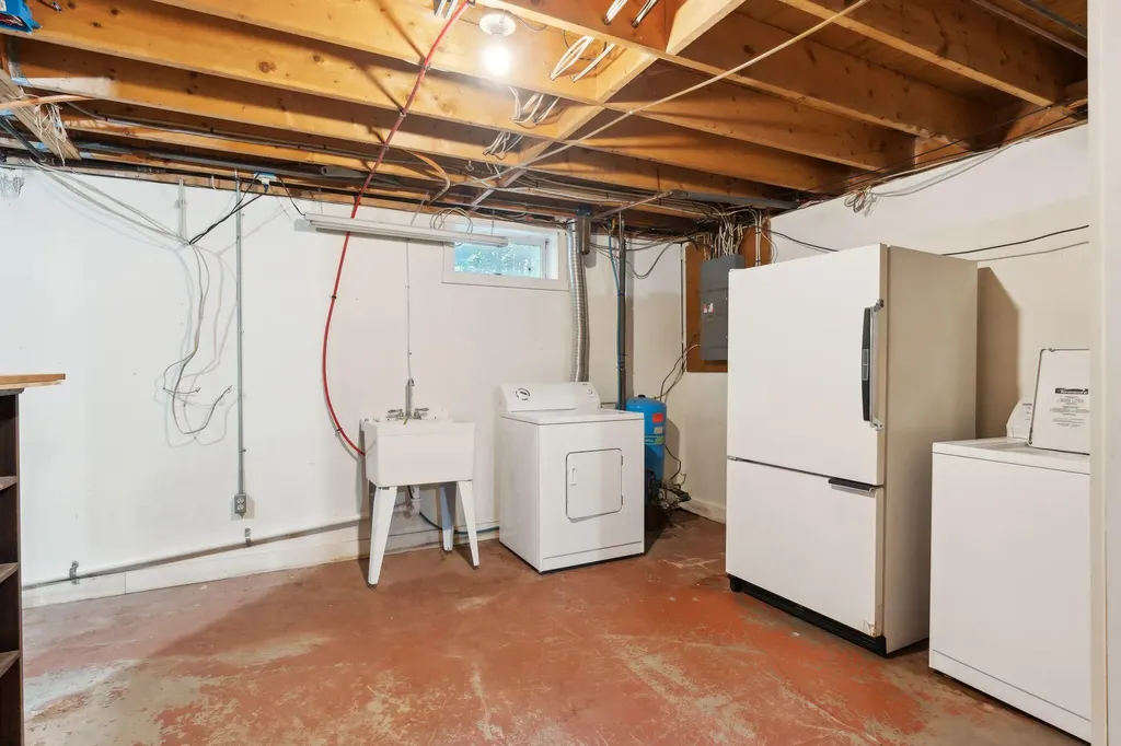 8 Leeward Cove Road Brunswick ME 04011