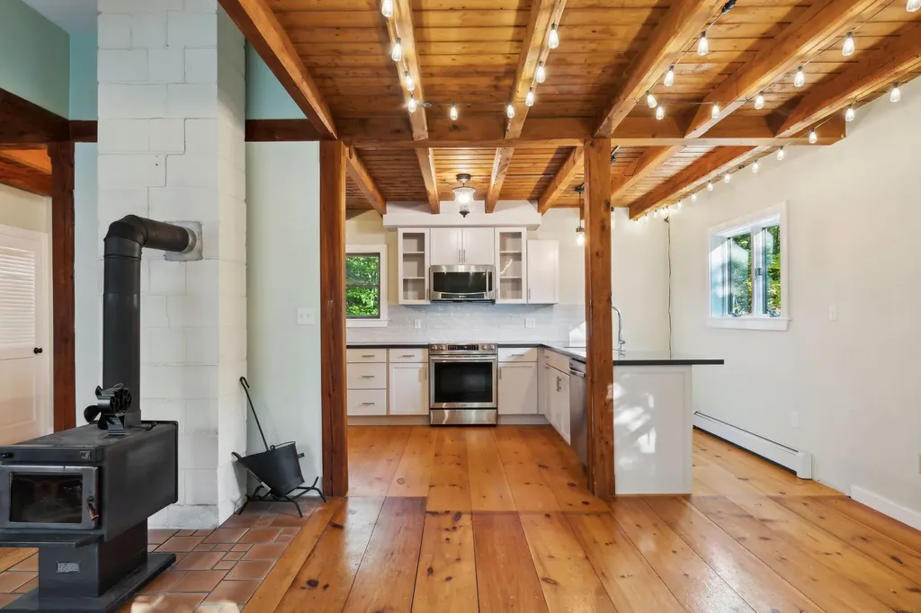 8 Leeward Cove Road Brunswick ME 04011