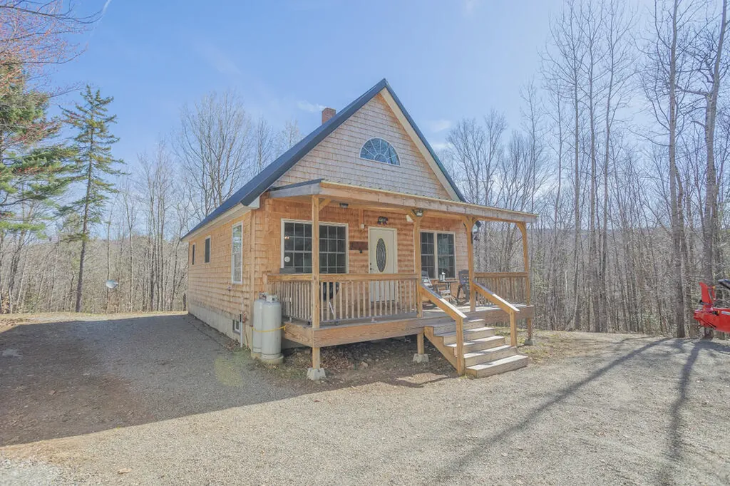 934 New Vineyard Road Farmington ME 04938