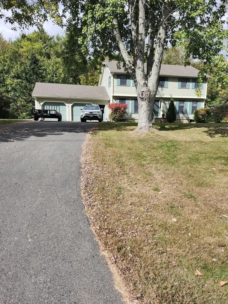 8 Constitution Avenue Hampden ME 04444