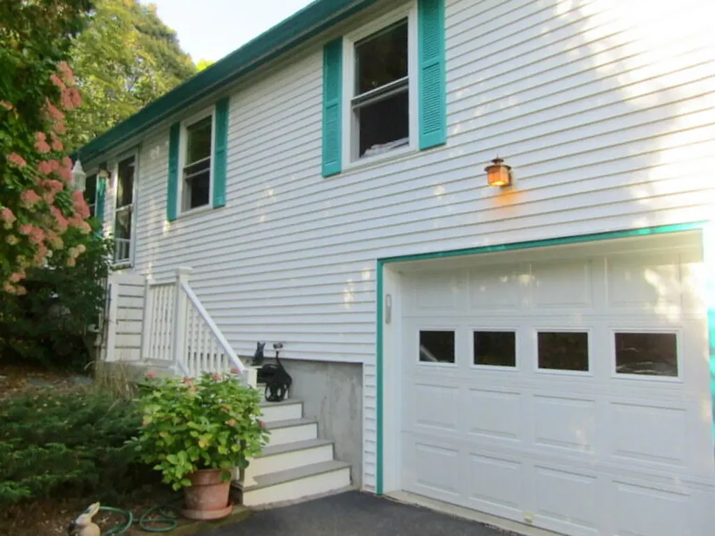 106 Cross Road Minot ME 04258
